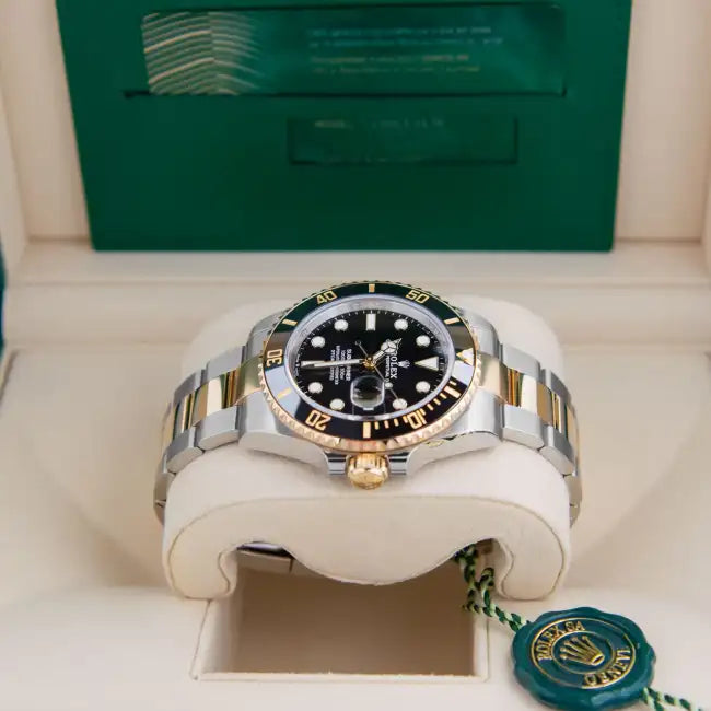 Rolex Submariner Black Yellow Glod